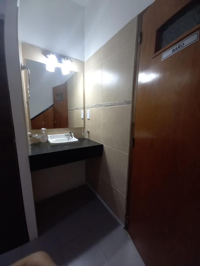 Apartamentos Willy - En Zona Residencial Con Estacionamiento Мендоса Экстерьер фото