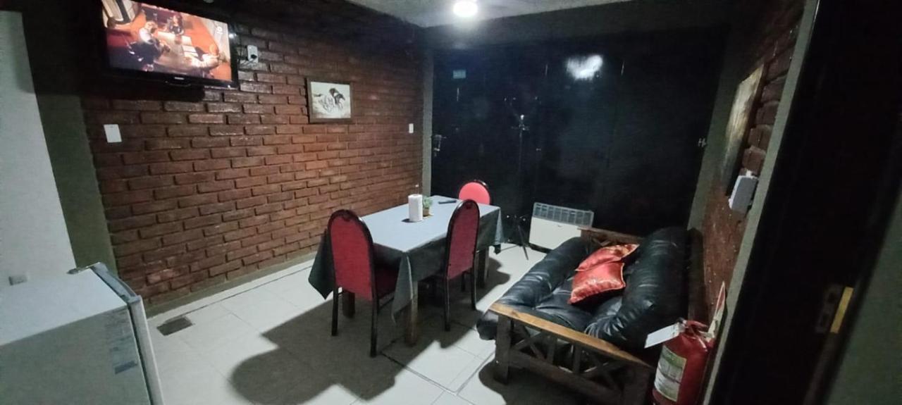 Apartamentos Willy - En Zona Residencial Con Estacionamiento Мендоса Экстерьер фото