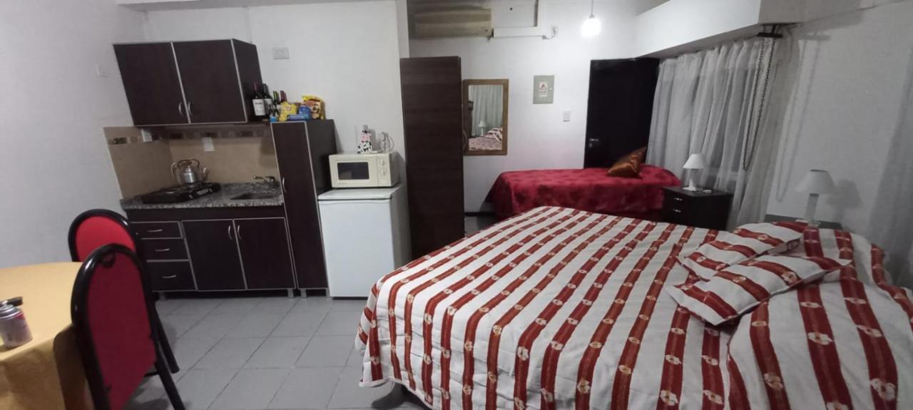 Apartamentos Willy - En Zona Residencial Con Estacionamiento Мендоса Экстерьер фото